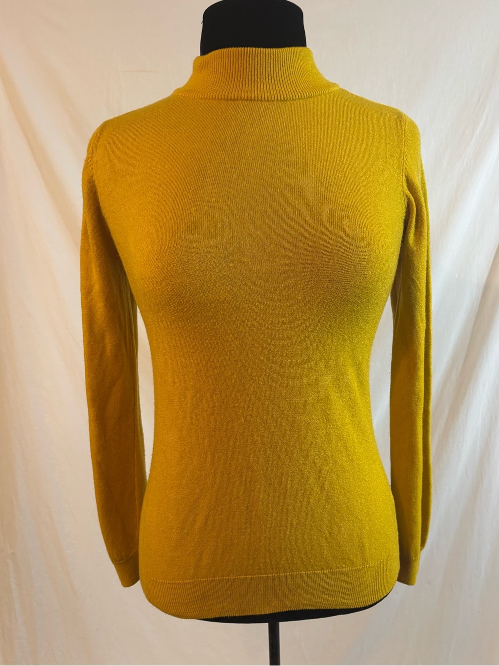 Mustard Yellow Soft Turtleneck Knit Sweater Cozy Minimalist Womens 10